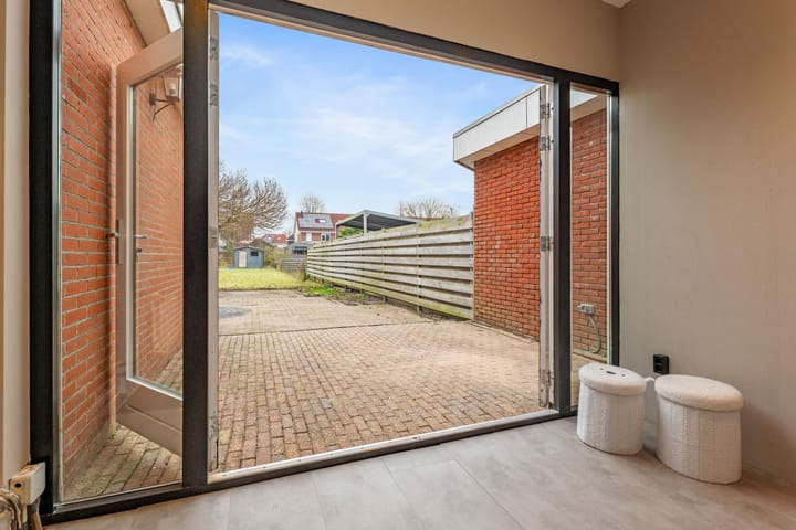 Photo 23 of Wilhelminastraat 35