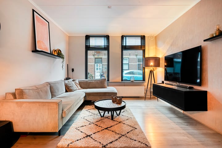 Photo 2 of Middenstraat 6