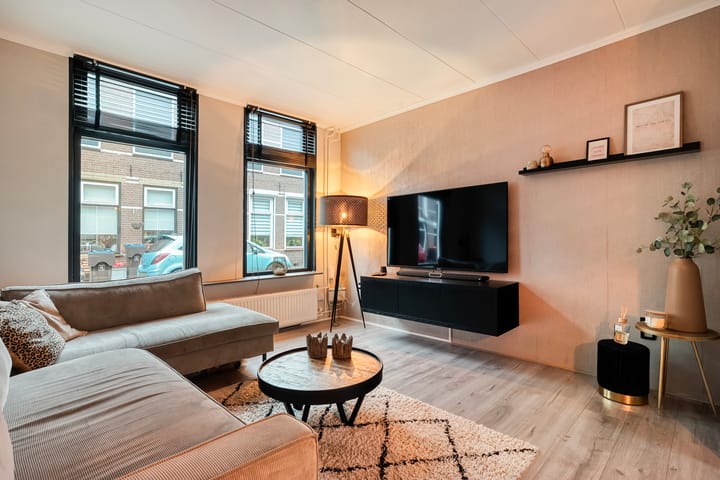 Photo 12 of Middenstraat 6