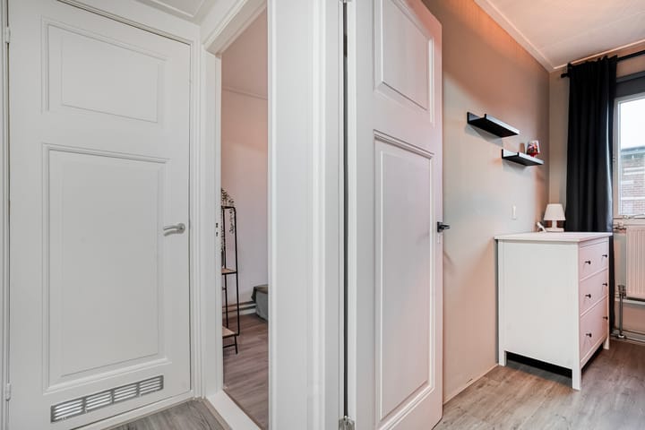 Photo 15 of Middenstraat 6