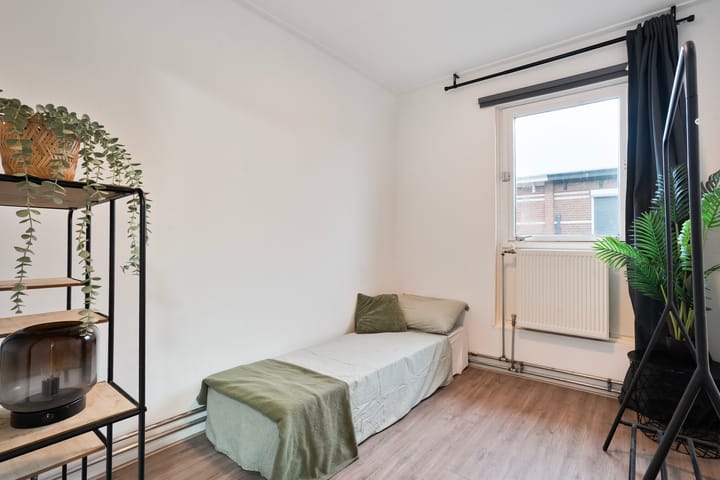 Photo 18 of Middenstraat 6