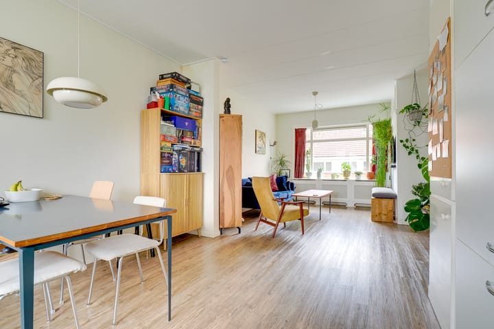 Photo 11 of Johannes Uitenbogaertstraat 50-BS