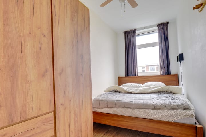 Photo 14 of Johannes Uitenbogaertstraat 50-BS