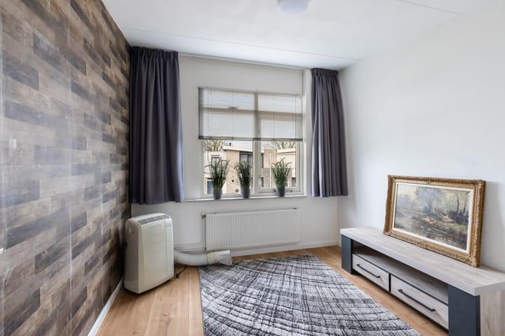 Foto 25 van Mahonie 220