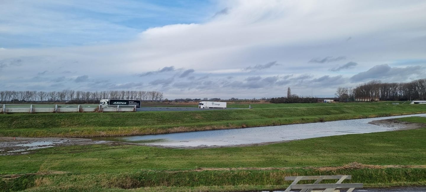 Bekijk foto 3 van Liberatorstraat 8