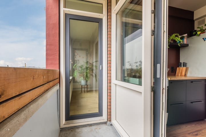 Foto 16 van Professor van der Veldenstraat 11