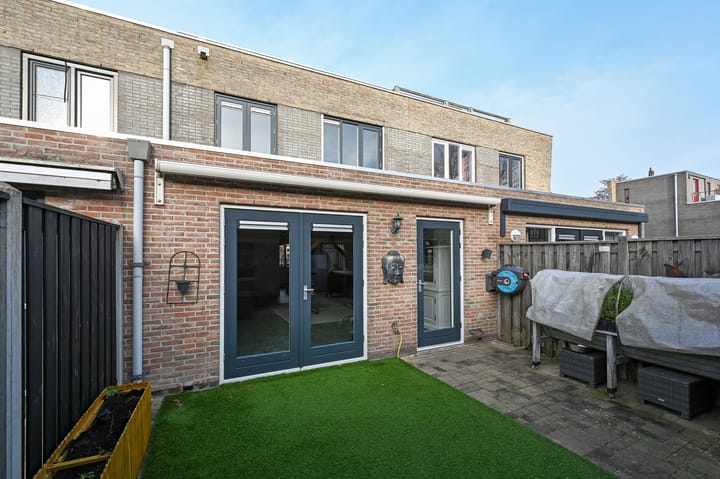 Photo 20 of Corridor 81