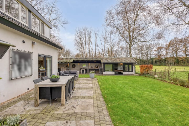 Photo 3 of Bunschoterstraat 31-B