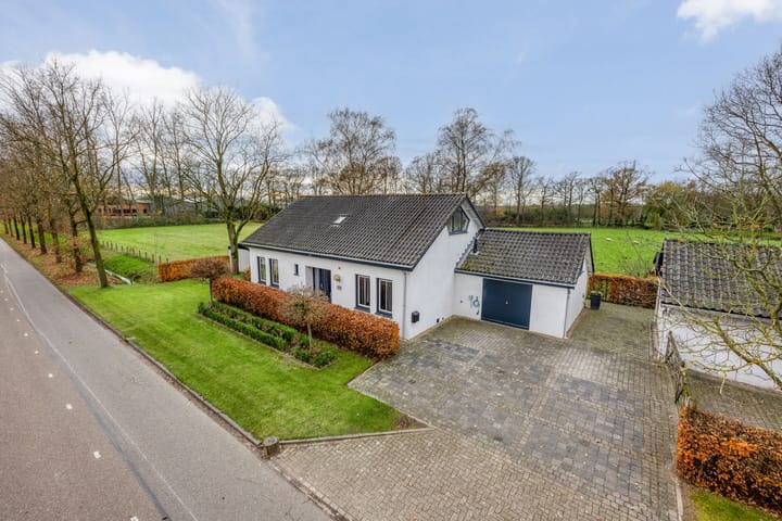 Photo 4 of Bunschoterstraat 31-B