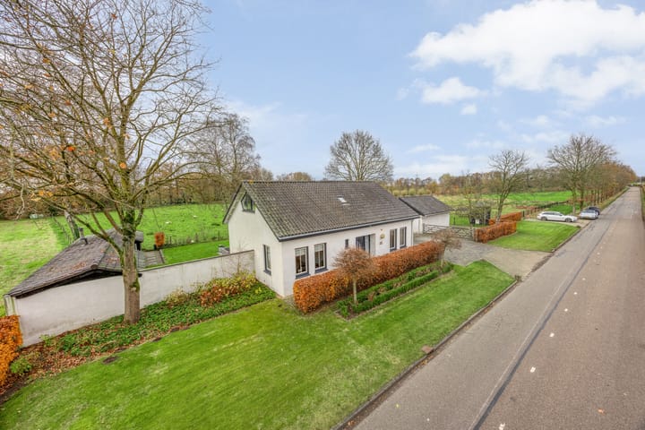 Photo 5 of Bunschoterstraat 31-B