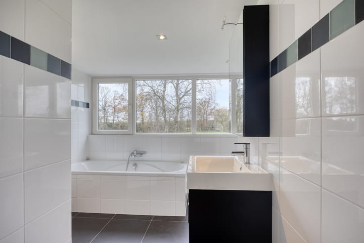 Photo 40 of Bunschoterstraat 31-B