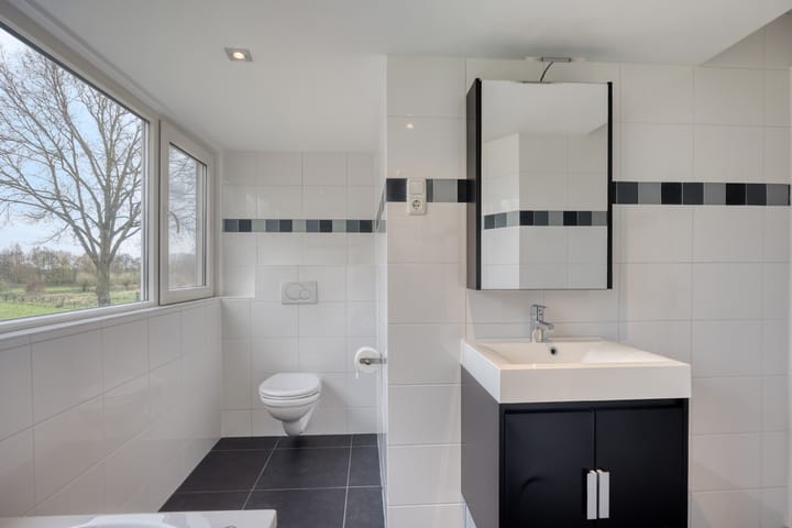 Photo 41 of Bunschoterstraat 31-B