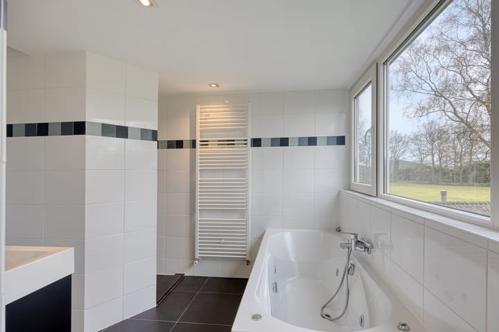 Photo 42 of Bunschoterstraat 31-B