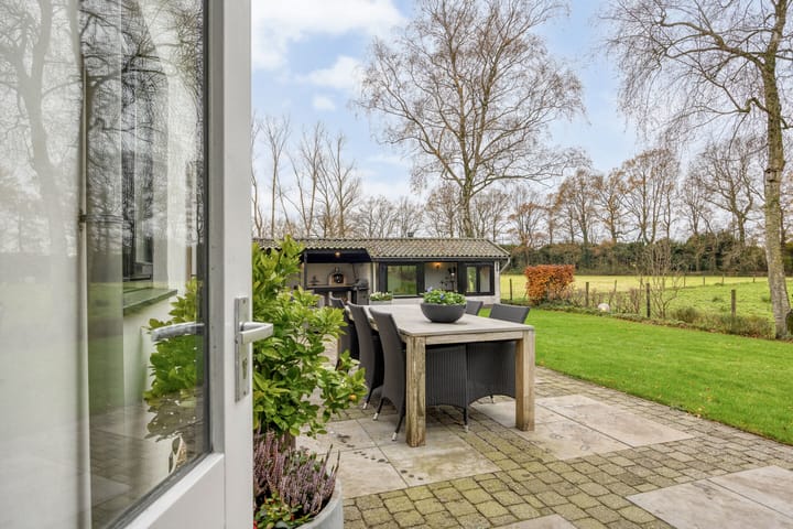 Photo 44 of Bunschoterstraat 31-B