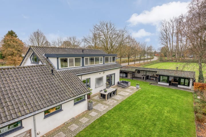 Photo 47 of Bunschoterstraat 31-B