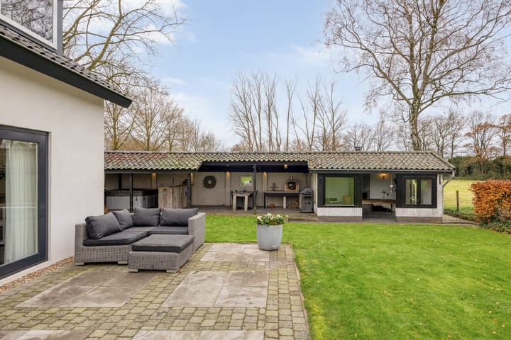 Photo 48 of Bunschoterstraat 31-B