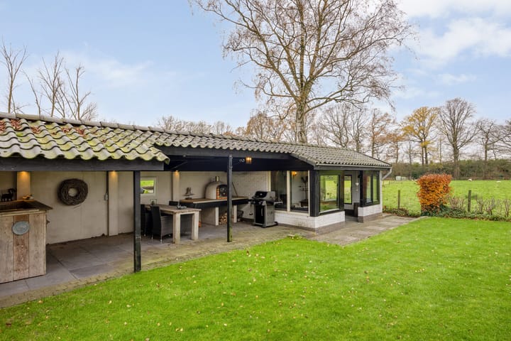 Photo 49 of Bunschoterstraat 31-B