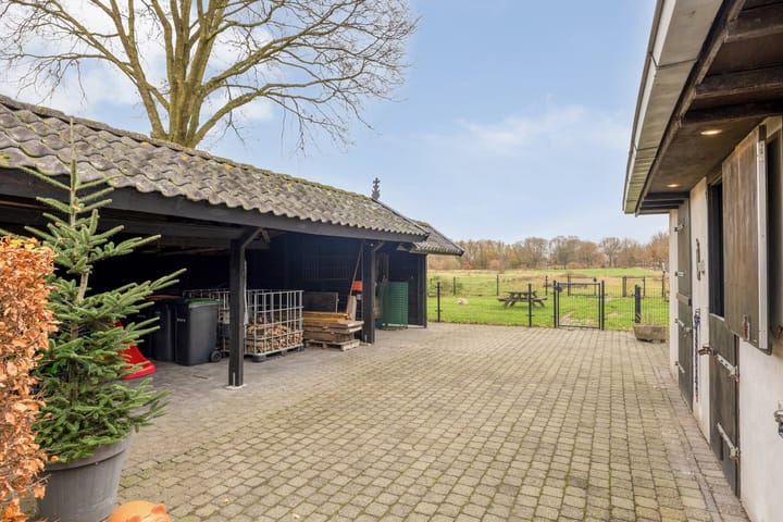 Photo 59 of Bunschoterstraat 31-B