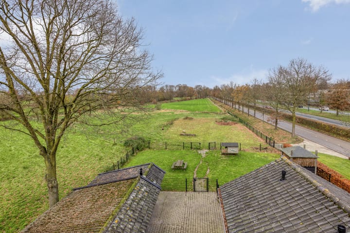 Photo 60 of Bunschoterstraat 31-B