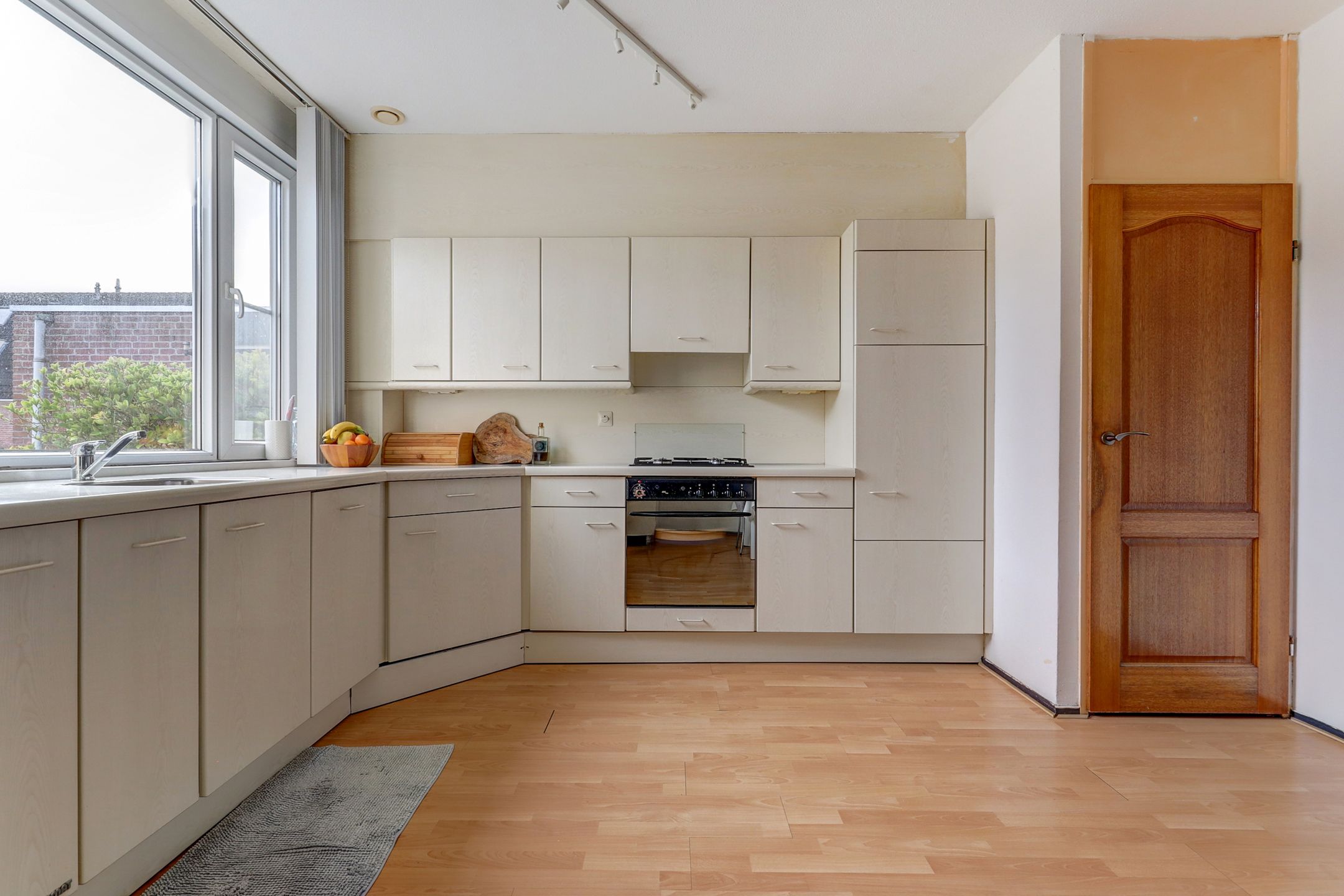 Photo 6 of Aalburgstraat 90