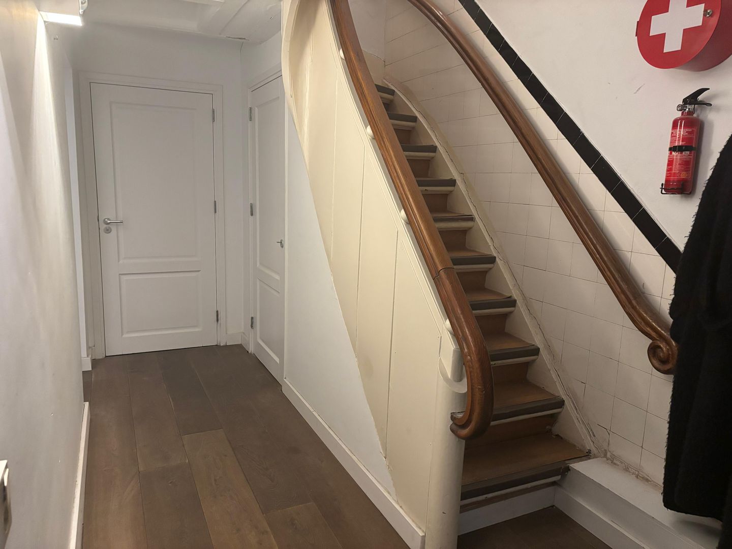 View photo 2 of Vondelstraat 154-H