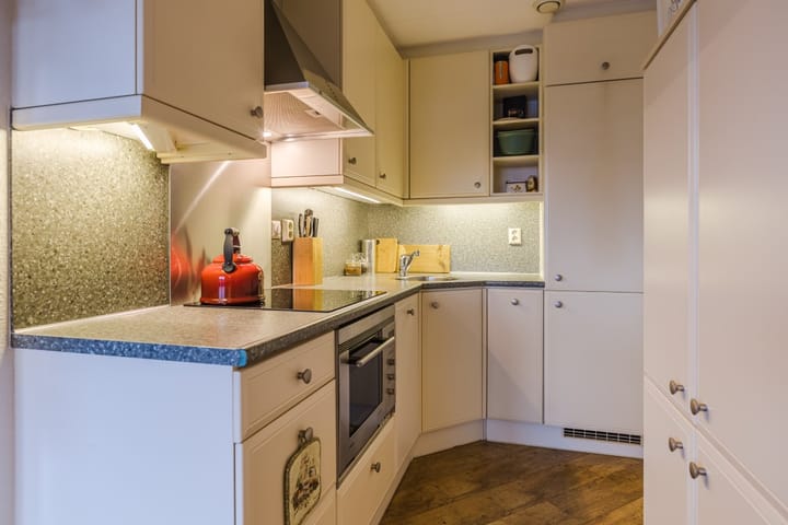 Photo 5 of Dokter Heijptstraat 13-P