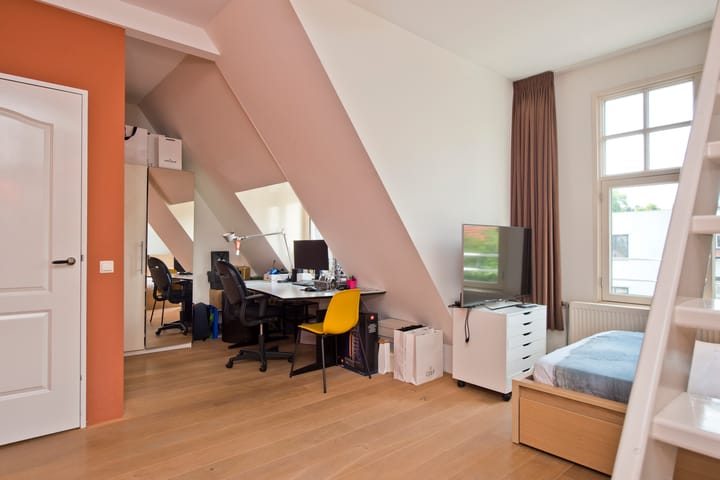 Photo 43 of G.A. van Nispenstraat 8