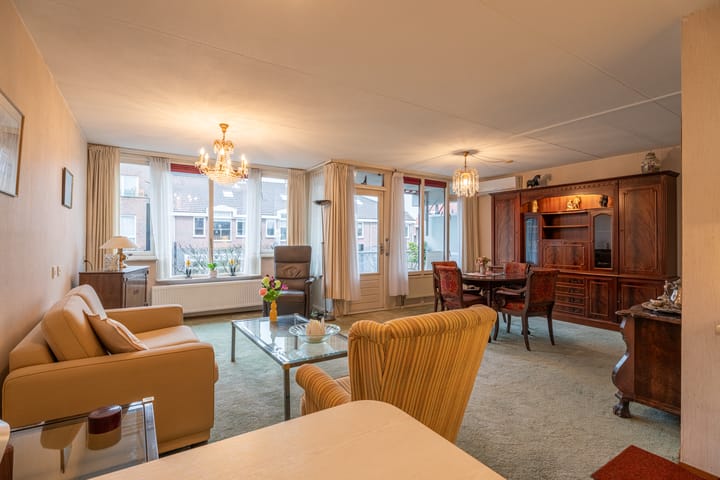 Photo 6 of Beatrixstraat 11