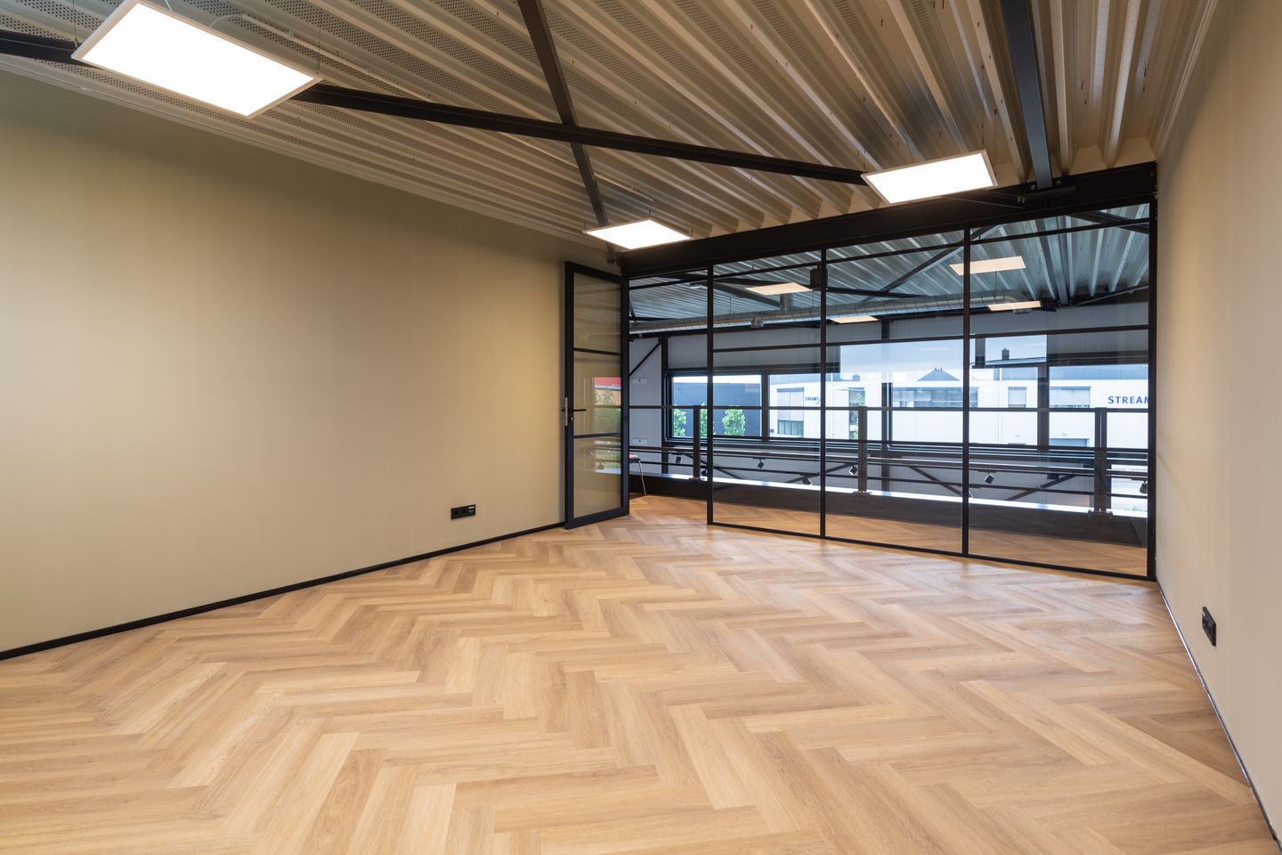 View photo 2 of Zandven 27-A