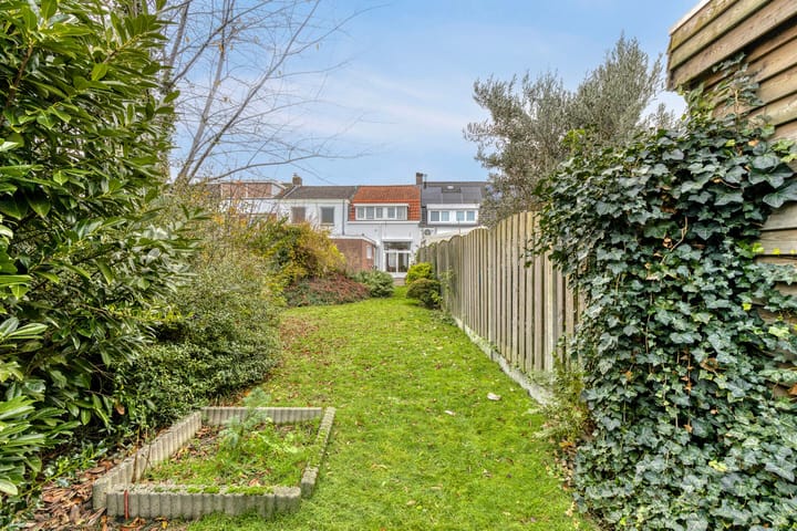 Photo 2 of Antwerpsestraatweg 12