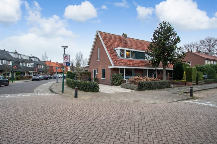 Photo 32 of Emmaweg 12