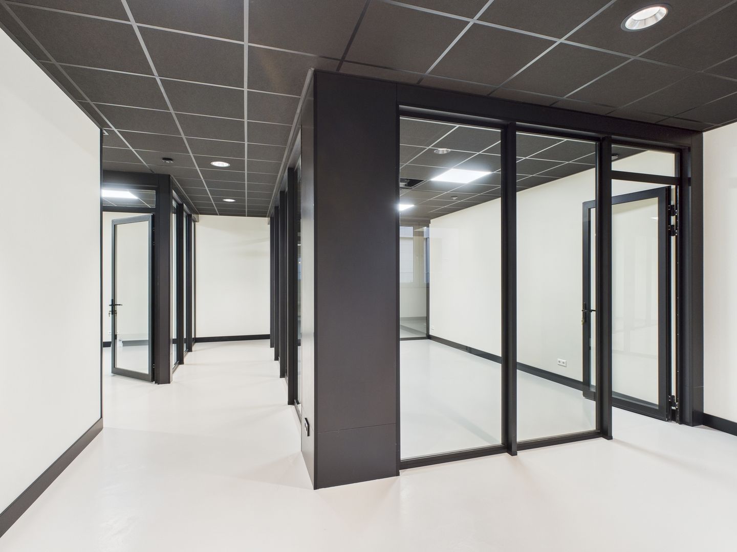 Bekijk foto 4 van Mr. F.J. Haarmanweg 2-B