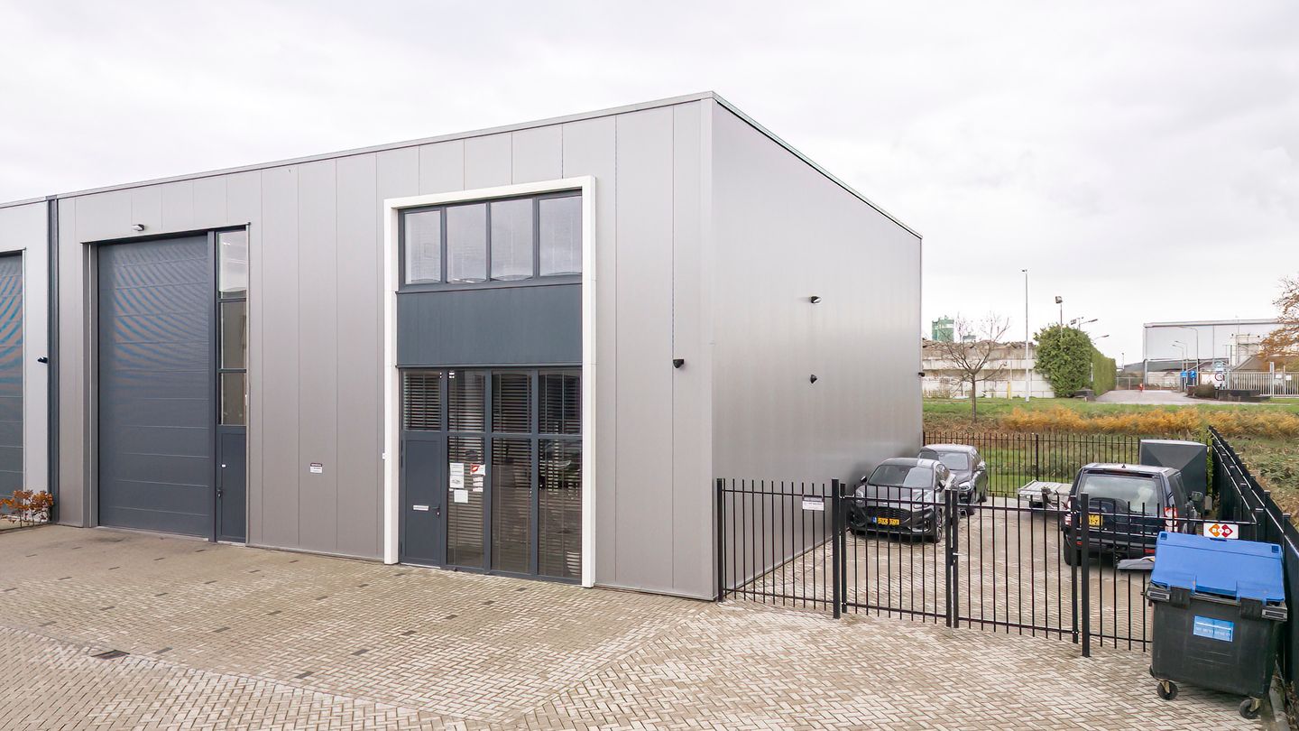 Bekijk foto 1 van Newtonstraat 102