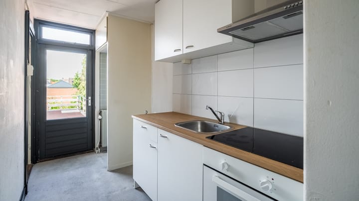 Photo 8 of Bornsestraat 62-B