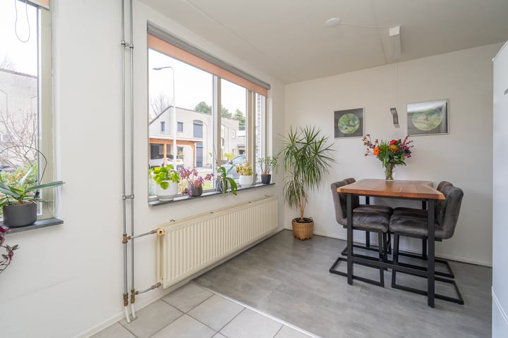 Photo 16 of Barneveldstraat 12