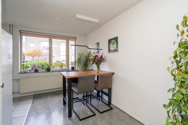 Photo 17 of Barneveldstraat 12