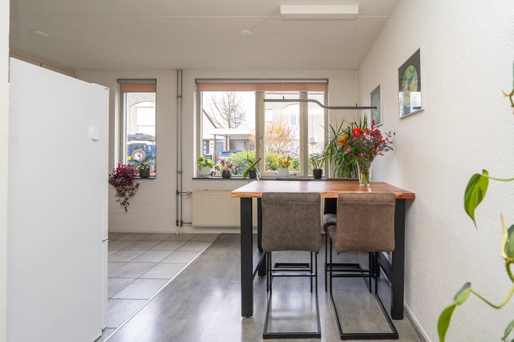 Photo 18 of Barneveldstraat 12