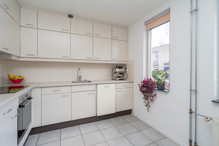 Photo 21 of Barneveldstraat 12