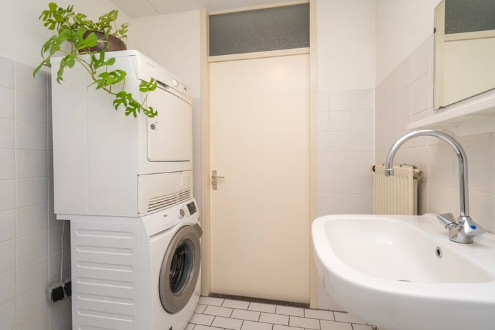 Photo 27 of Barneveldstraat 12