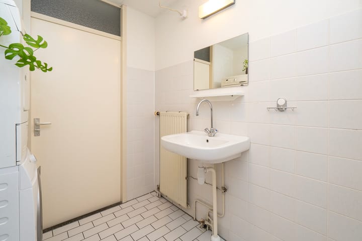 Photo 28 of Barneveldstraat 12