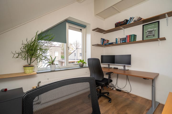 Photo 37 of Barneveldstraat 12