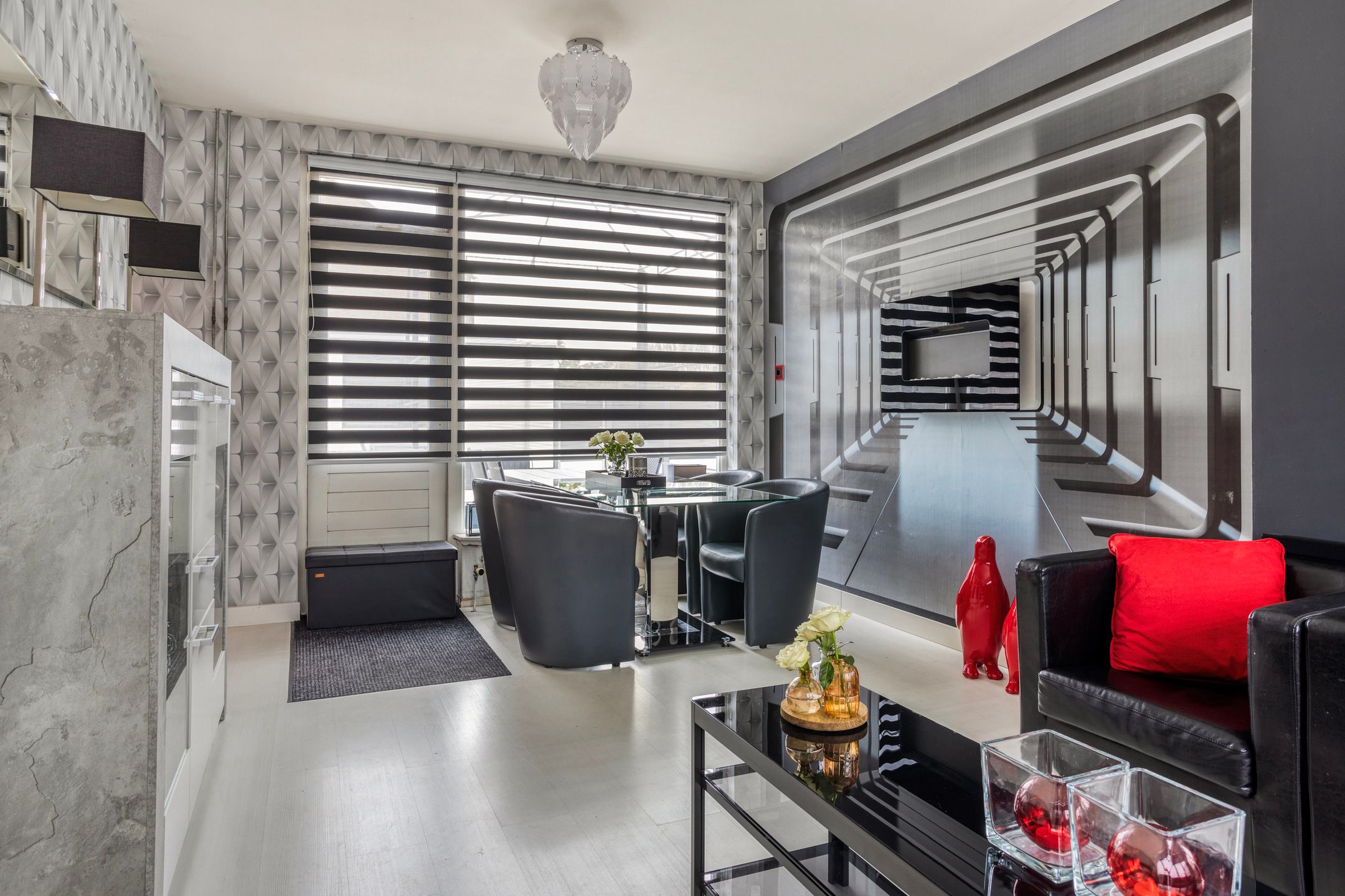 956.jpg?options=width=2160