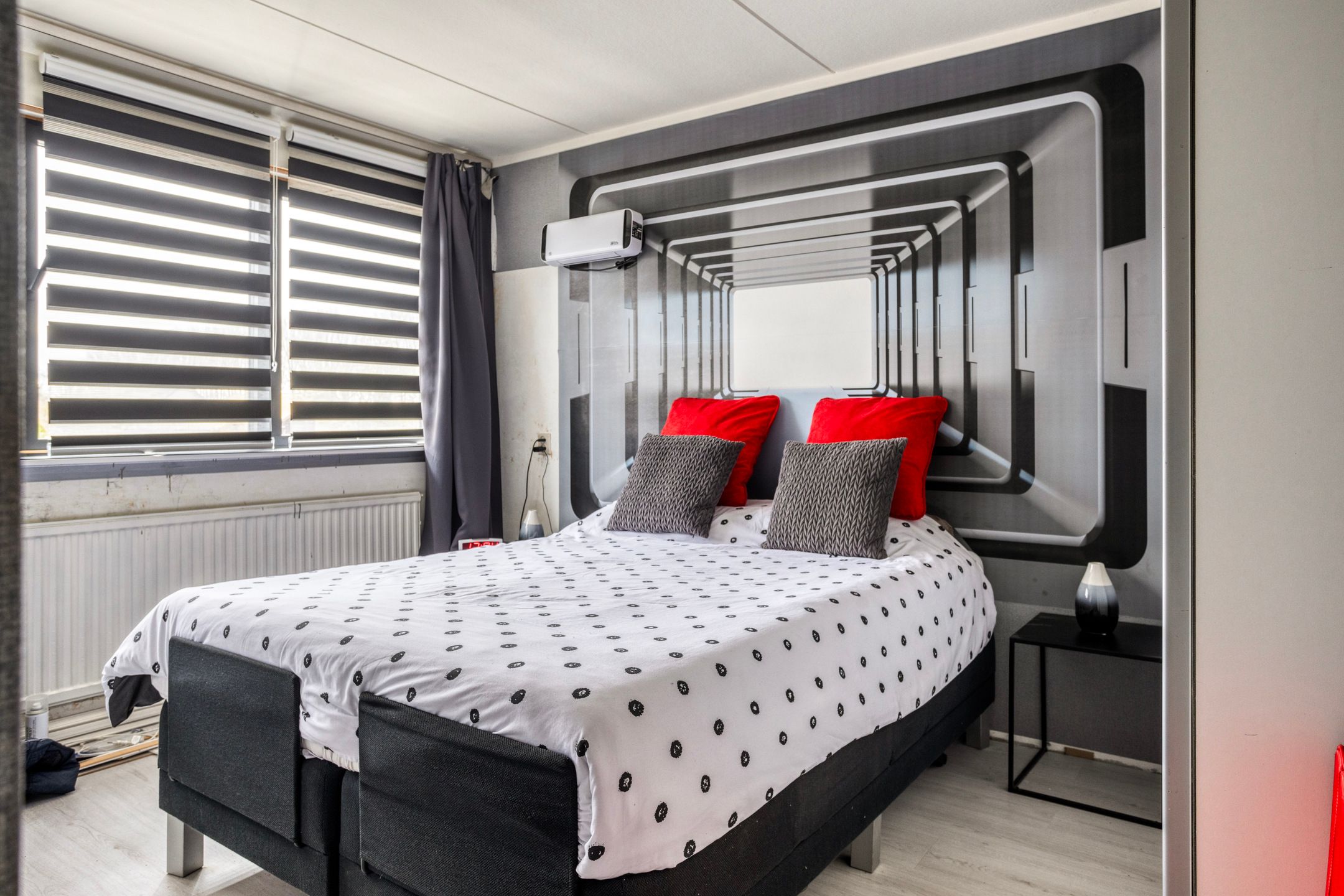 966.jpg?options=width=2160