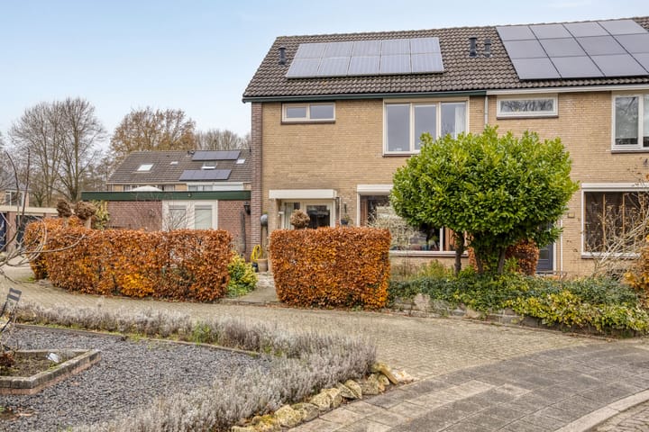 Photo 2 of Zwaluwstraat 31