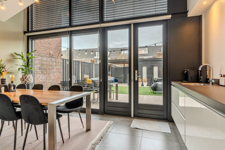 Foto 2 van Phoenixplaats 11