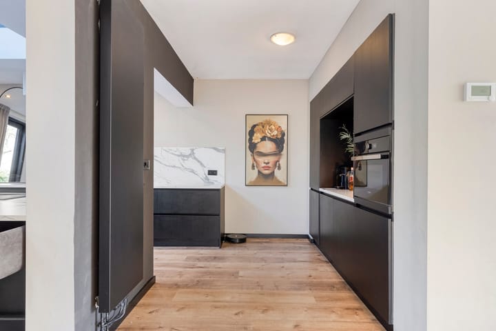 Photo 20 of I.C. van der Lindestraat 42