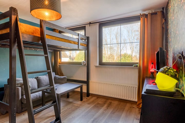 Photo 33 of I.C. van der Lindestraat 42