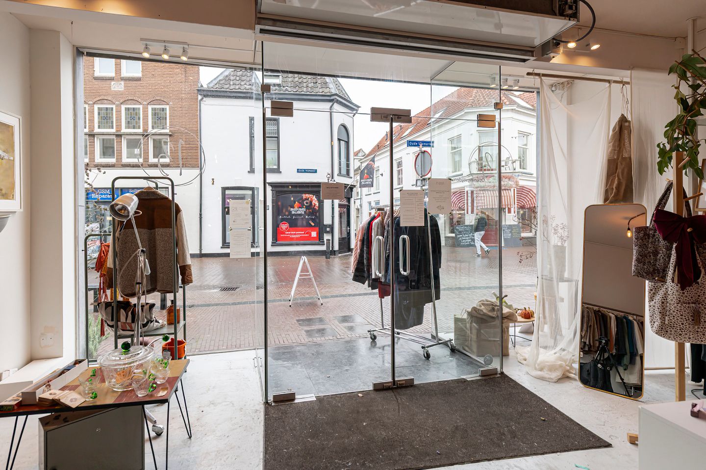 View photo 2 of Oude Vismarkt 13