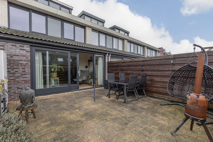 Photo 8 of Stella Agsteribbeland 27