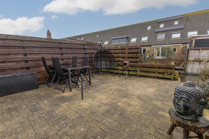 Photo 10 of Stella Agsteribbeland 27